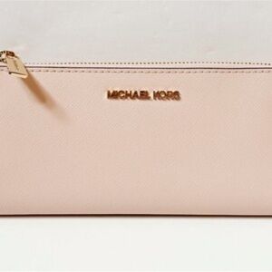 🩷MICHAEL KORS🩷Lg Jet Set Travel Pale Pink Three Quarter Zip Leather Wallet/EUC